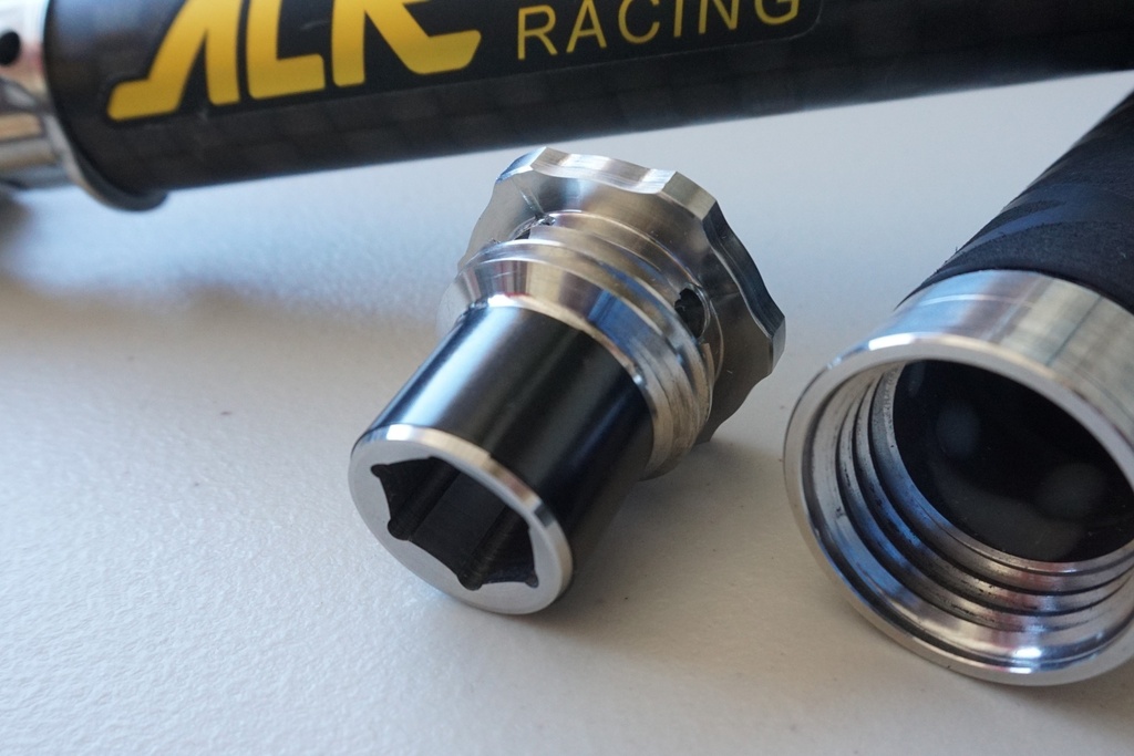 PRT-001-013 Plug with 17 mm Socket